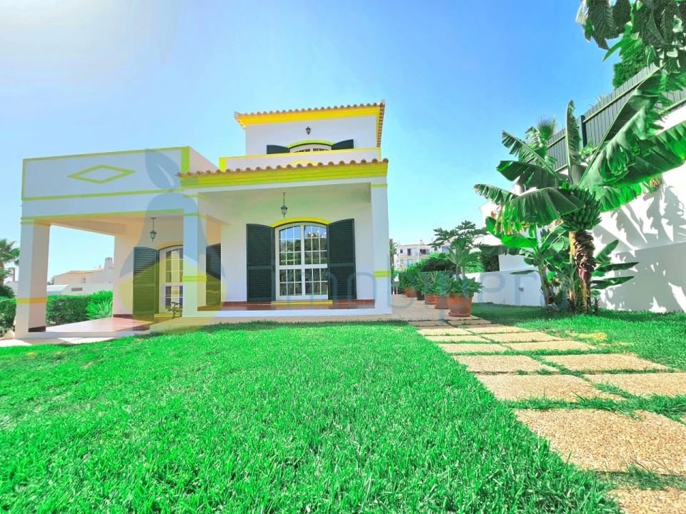 Moradia T4 para Venda em Guia Foto 4