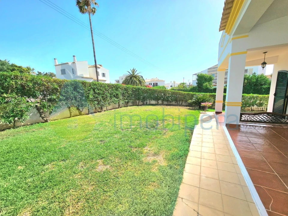 Moradia T4 para Venda em Guia Foto 16