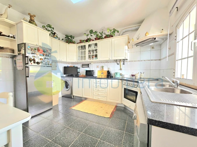 Moradia T4 para Venda em Guia Foto 34