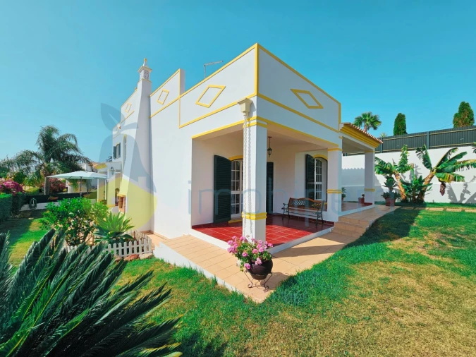 Moradia T4 para Venda em Guia Foto 5