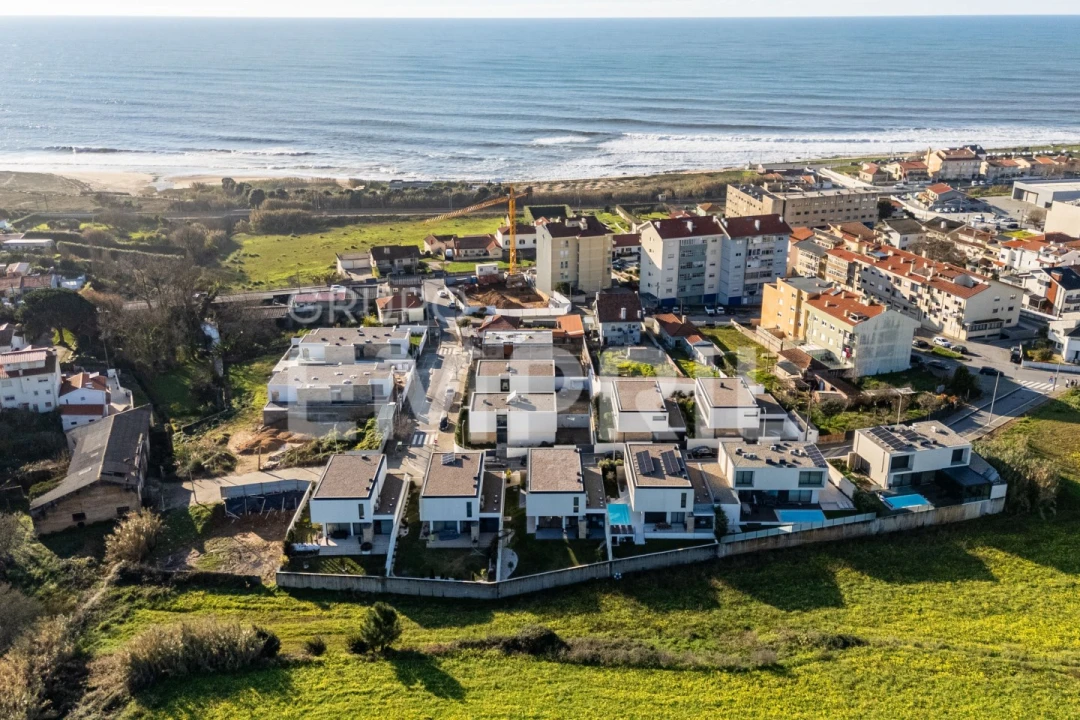 Moradia T3 para Venda em São Felix da Marinha Foto 37