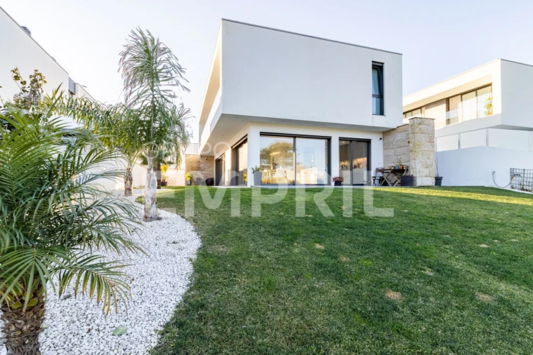 Moradia T3 para Venda em São Felix da Marinha Foto 3