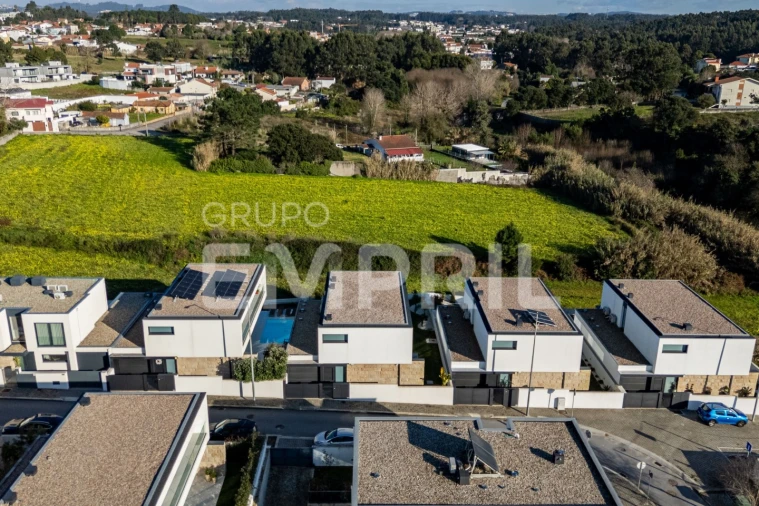 Moradia T3 para Venda em São Felix da Marinha Foto 35