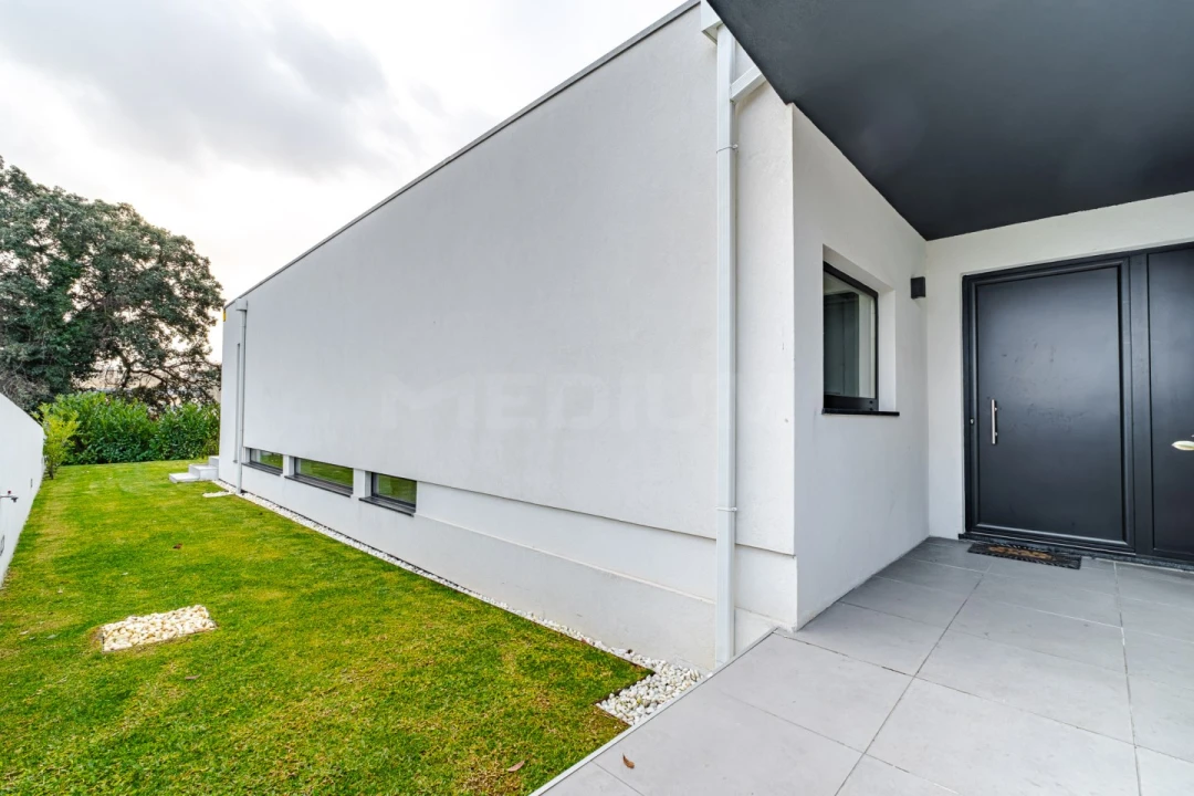 Moradia T3 para Venda em Milheiros Foto 28