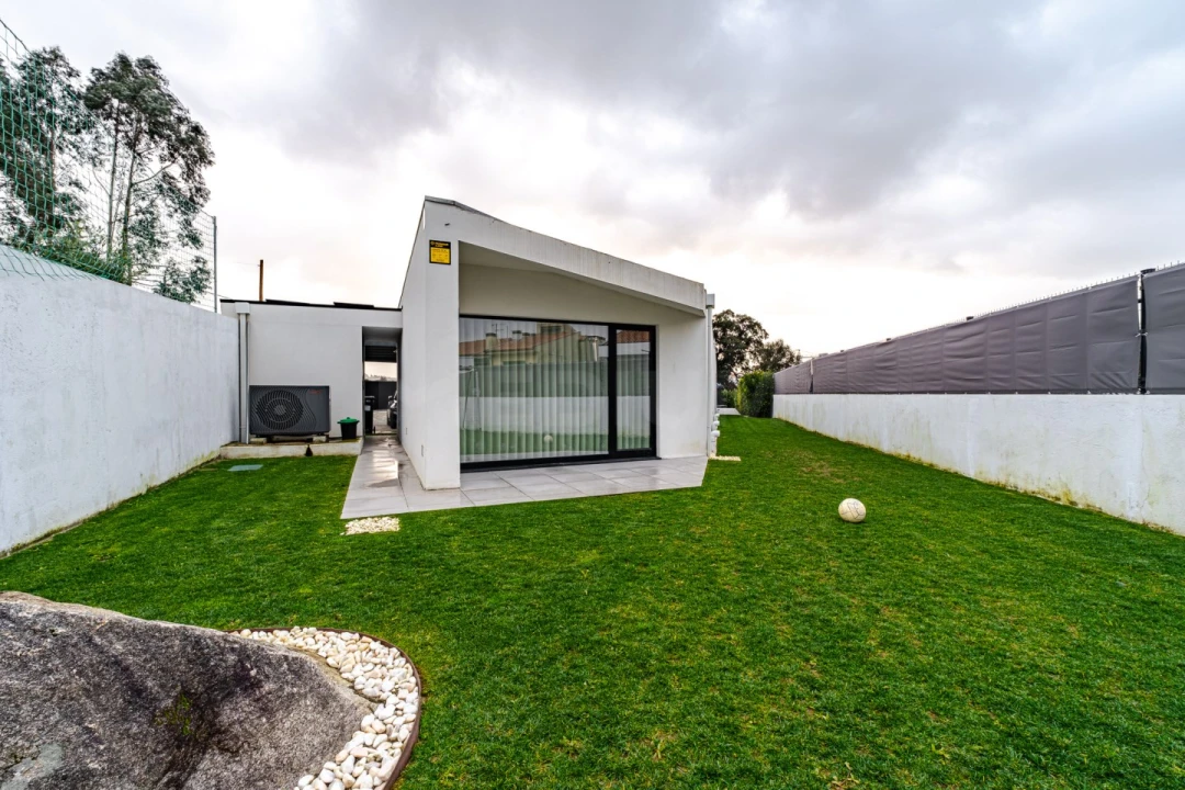 Moradia T3 para Venda em Milheiros Foto 30