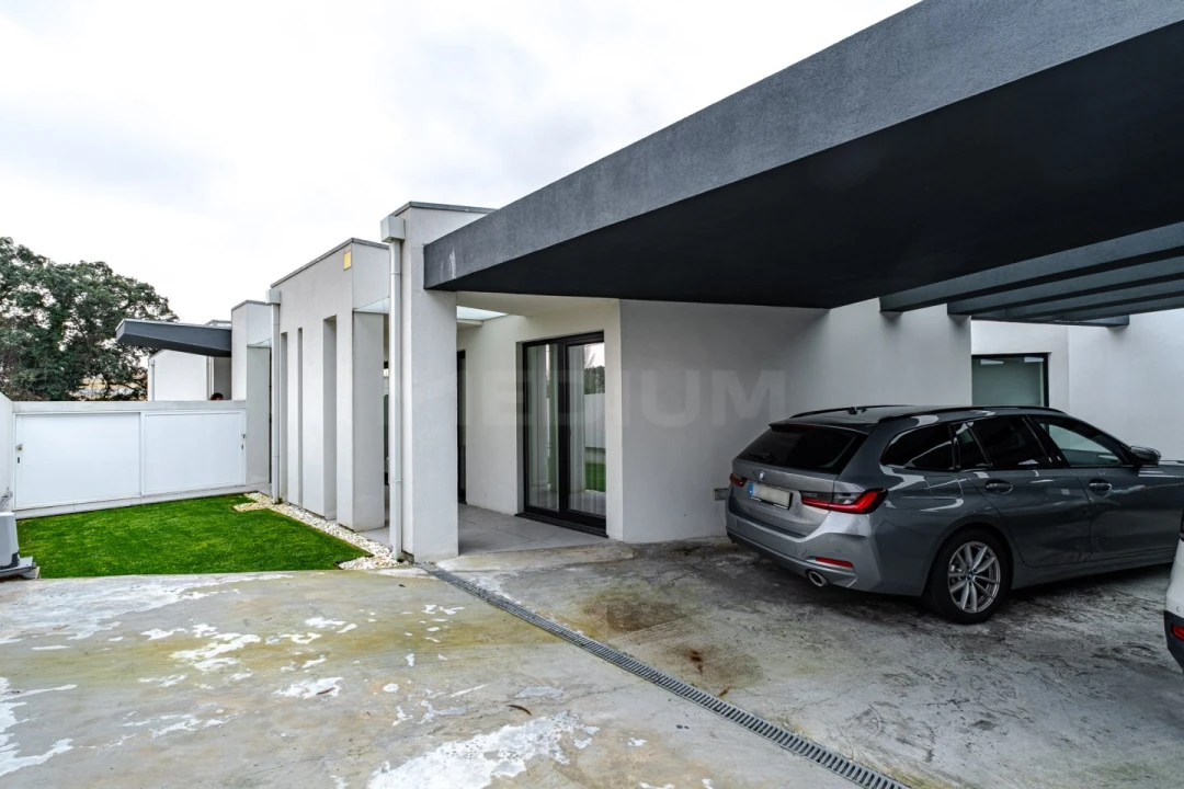 Moradia T3 para Venda em Milheiros Foto 31