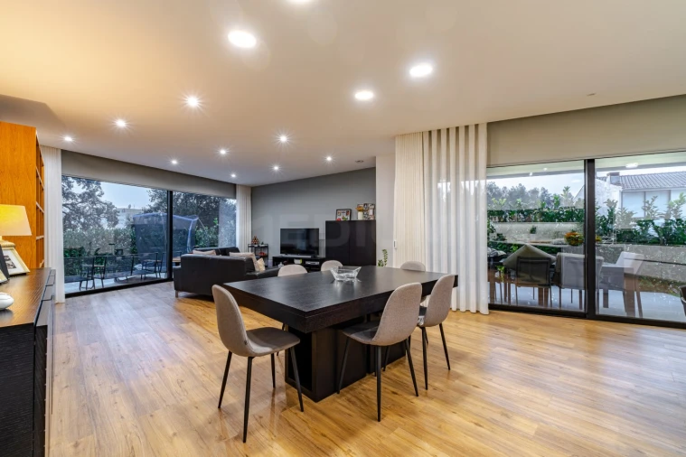 Moradia T3 para Venda em Milheiros Foto 4