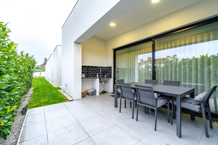 Moradia T3 para Venda em Milheiros Foto 3