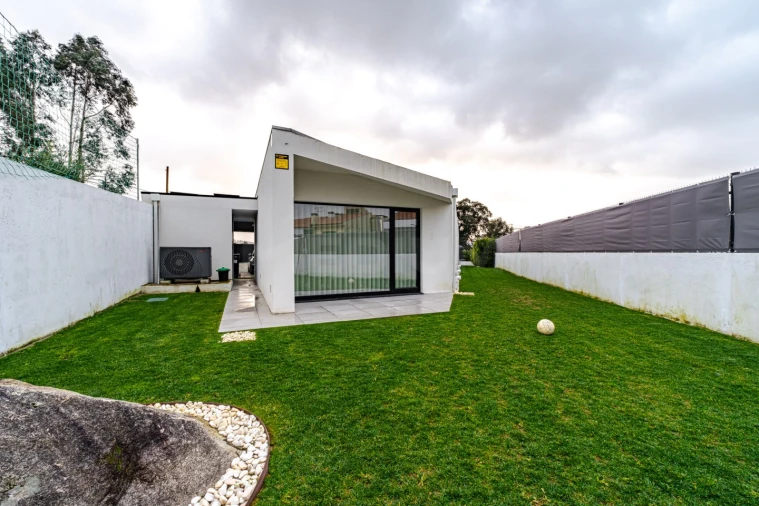 Moradia T3 para Venda em Milheiros Foto 30