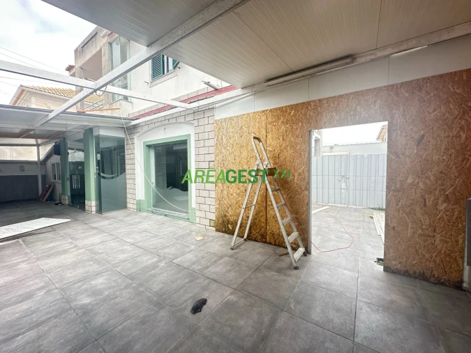 Negócio para Venda em Charneca de Caparica e Sobreda Foto 2