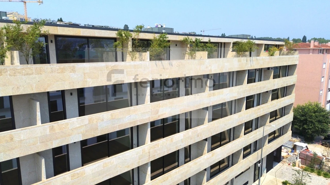 Apartamento T2 para Venda em Creixomil Foto 1