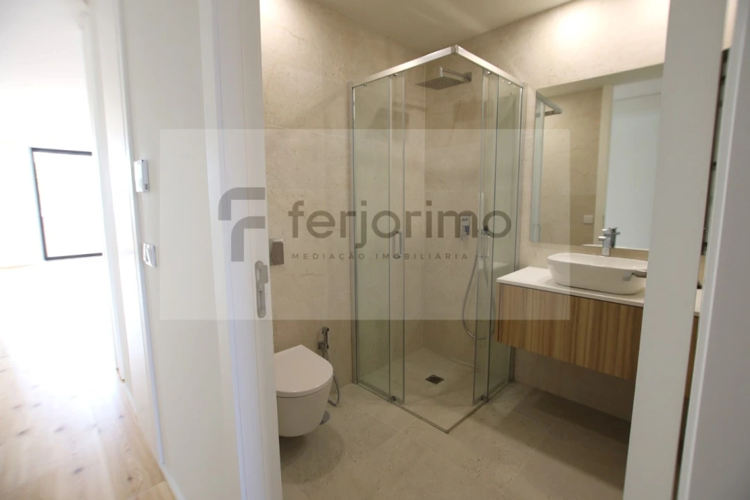 Apartamento T2 para Venda em Creixomil Foto 31