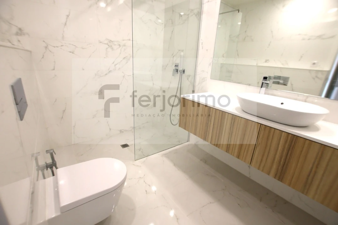 Apartamento T2 para Venda em Creixomil Foto 3