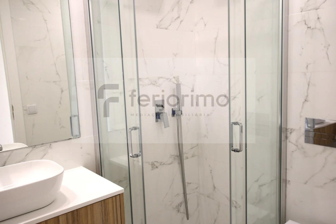 Apartamento T2 para Venda em Creixomil Foto 50