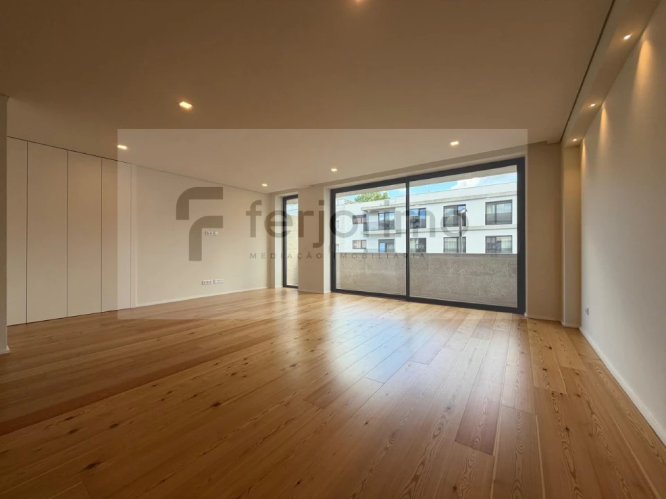 Apartamento T2 para Venda em Creixomil Foto 3