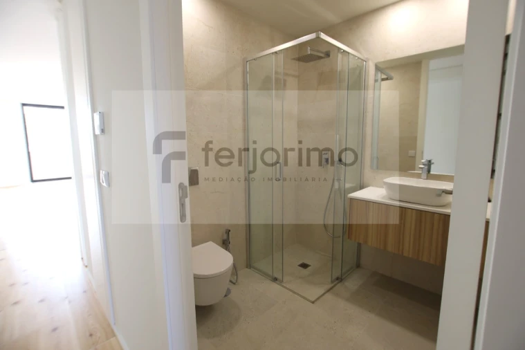 Apartamento T2 para Venda em Creixomil Foto 31