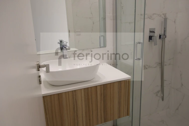 Apartamento T2 para Venda em Creixomil Foto 51