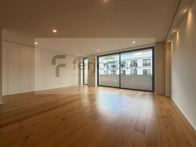 Apartamento T2 para Venda em Creixomil Foto 3