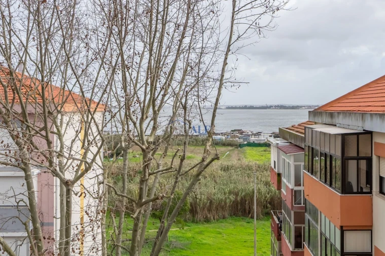 Apartamento T3 para Venda em Barreiro e Lavradio Foto 23