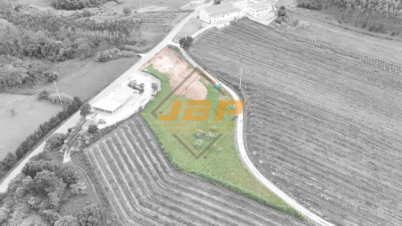 Moradia T3 para Venda em Salir de Matos Foto 5