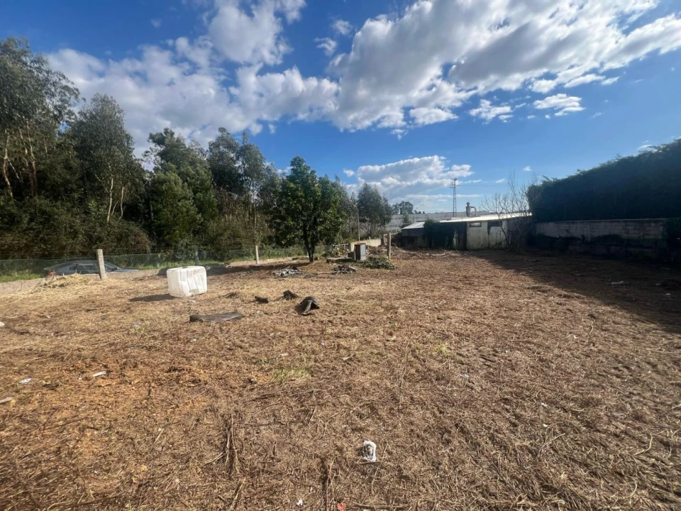 Terreno para Venda em Castêlo da Maia Foto 1