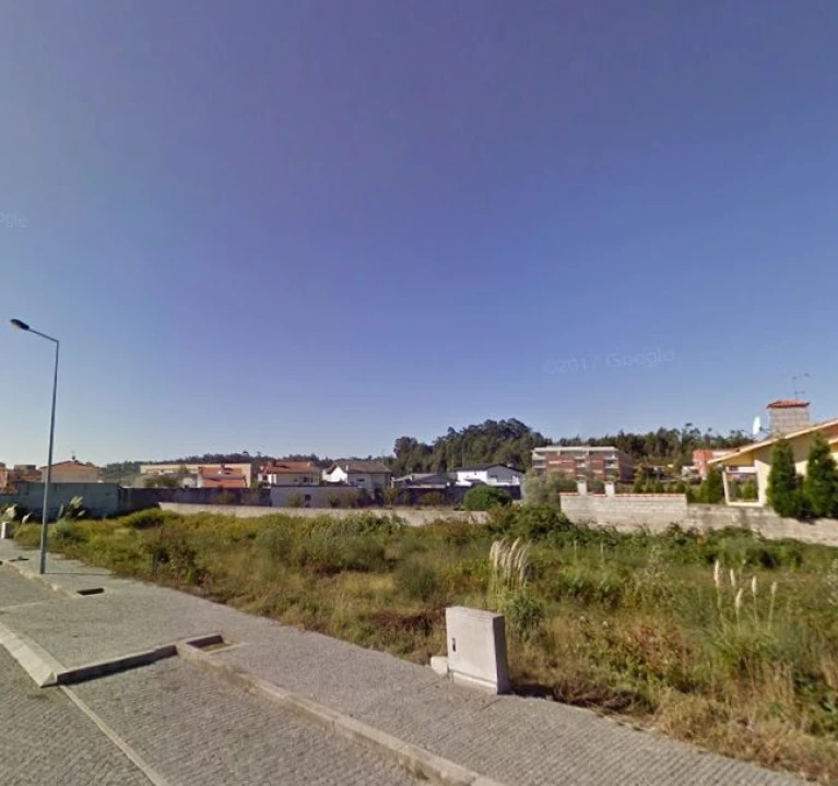 Terreno para Venda em Castêlo da Maia Foto 1