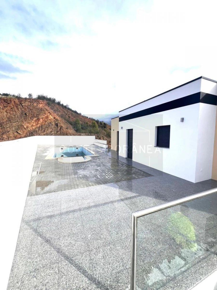 Moradia T4 para Venda em Mirandela Foto 48