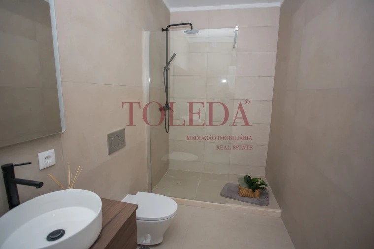 Apartamento T3 para Venda em Benfica Foto 17