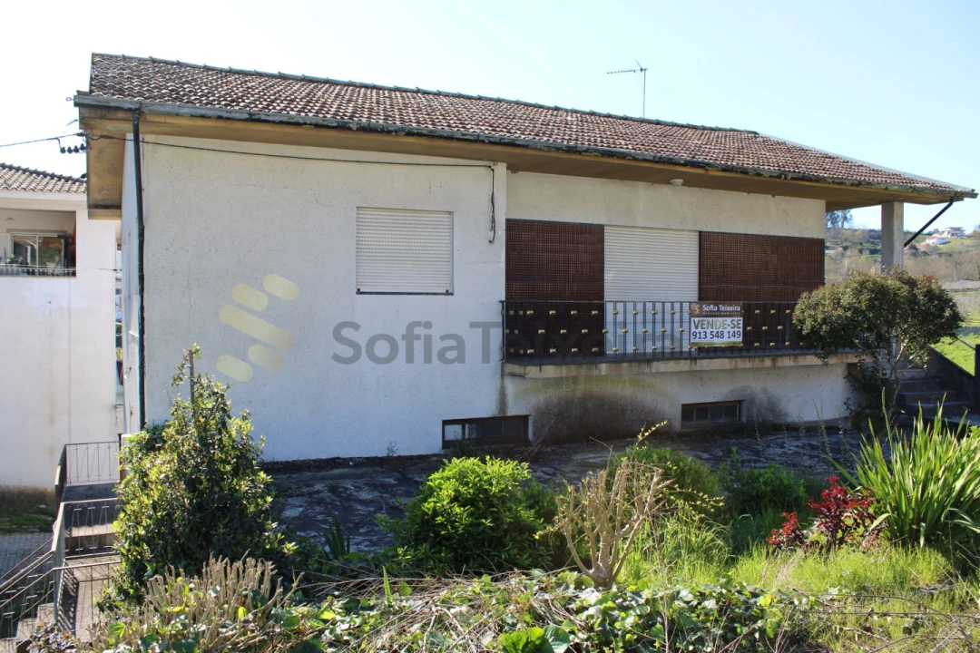 Moradia T3 para Venda em Sobretamega Foto 1