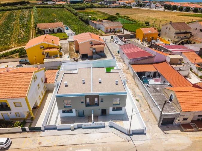 Moradia T4 para Venda em Atouguia da Baleia Foto 3