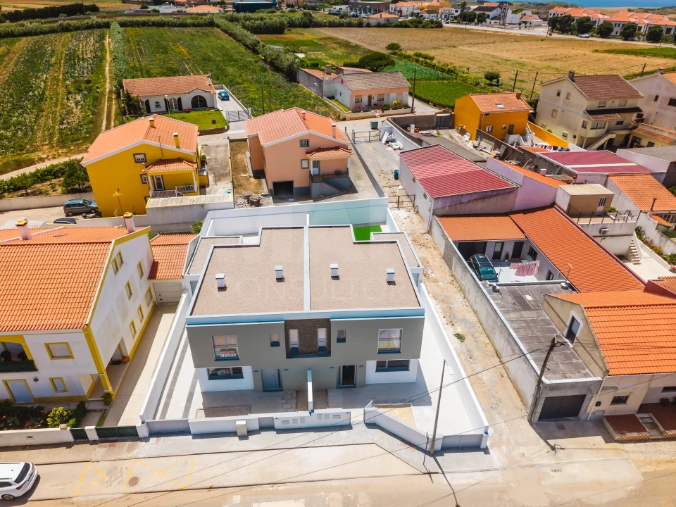 Moradia T4 para Venda em Atouguia da Baleia Foto 3