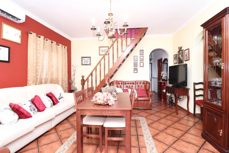 Moradia T1 para Venda em Branca Foto 1