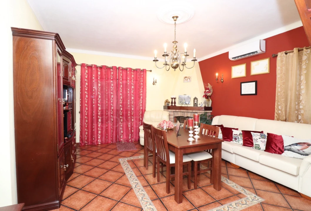 Moradia T1 para Venda em Branca Foto 4