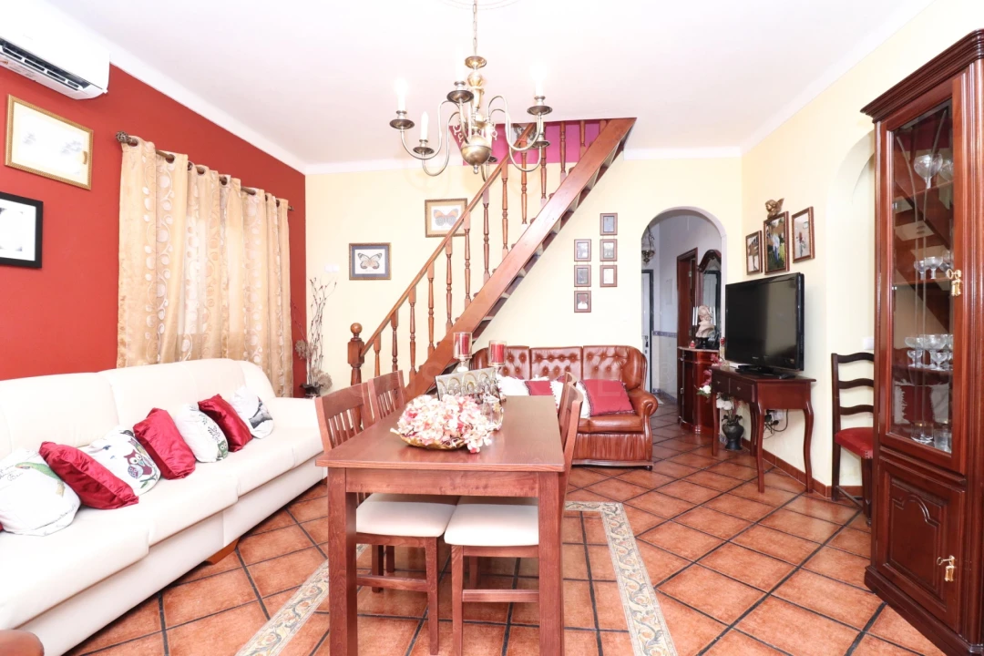 Moradia T1 para Venda em Branca Foto 1