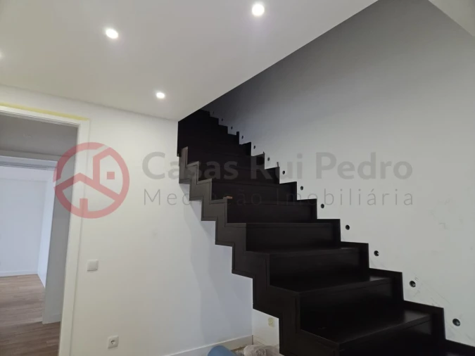 Apartamento T3 para Venda em Laranjeiro e Feijó Foto 27