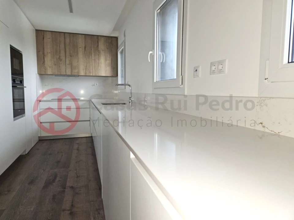 Apartamento T3 para Venda em Laranjeiro e Feijó Foto 1