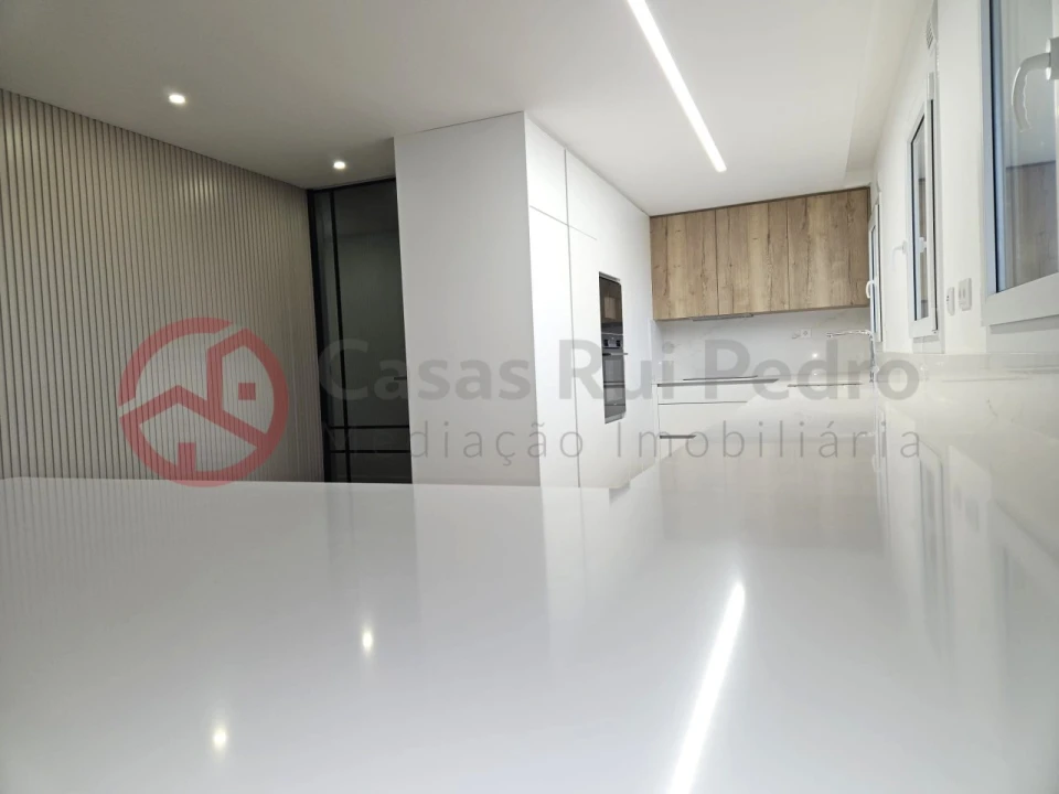 Apartamento T3 para Venda em Laranjeiro e Feijó Foto 2