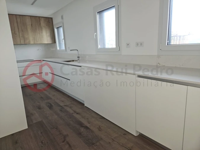 Apartamento T3 para Venda em Laranjeiro e Feijó Foto 5