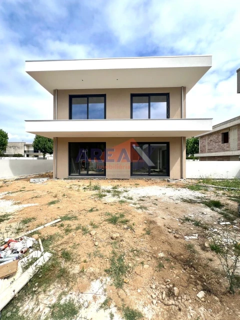 Moradia T4 para Venda em Vila de Cucujães