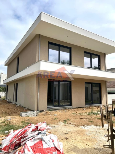 Moradia T4 para Venda em Vila de Cucujães