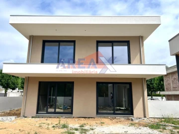 Moradia T4 para Venda em Vila de Cucujães