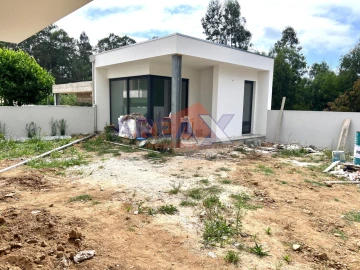 Moradia T4 para Venda em Vila de Cucujães