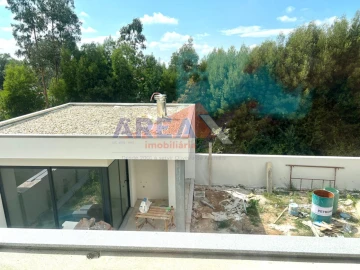 Moradia T4 para Venda em Vila de Cucujães
