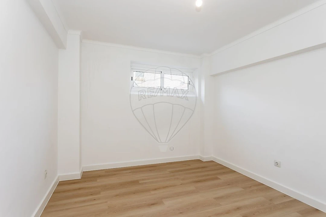 Apartamento T2 para Venda em Algueirão-Mem Martins Foto 9