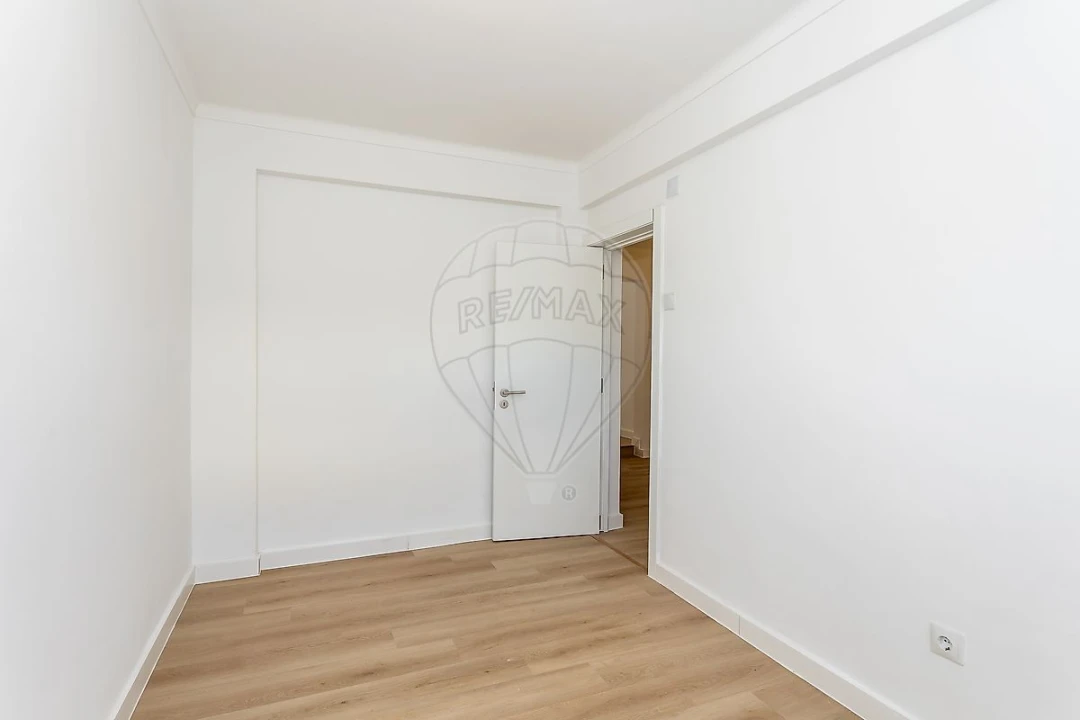 Apartamento T2 para Venda em Algueirão-Mem Martins Foto 5