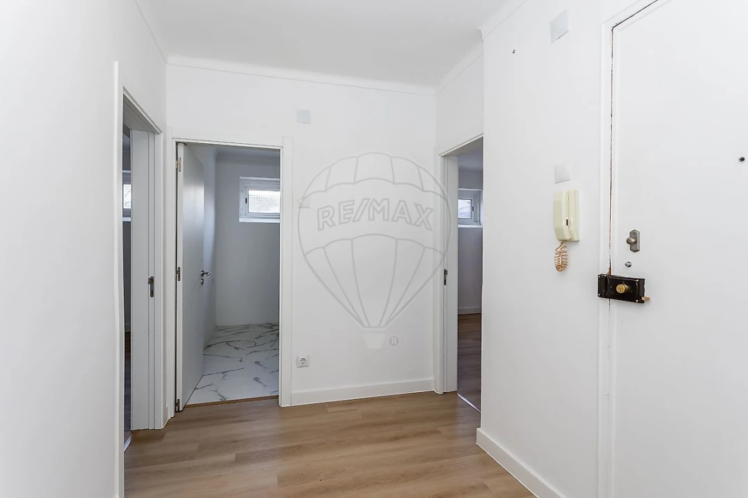 Apartamento T2 para Venda em Algueirão-Mem Martins Foto 2