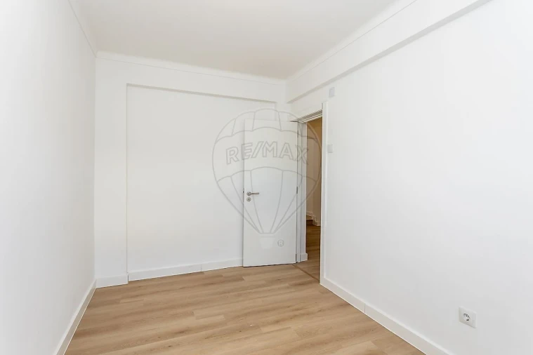 Apartamento T2 para Venda em Algueirão-Mem Martins Foto 5