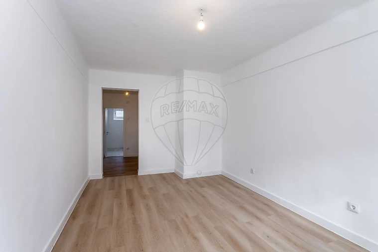 Apartamento T2 para Venda em Algueirão-Mem Martins Foto 7