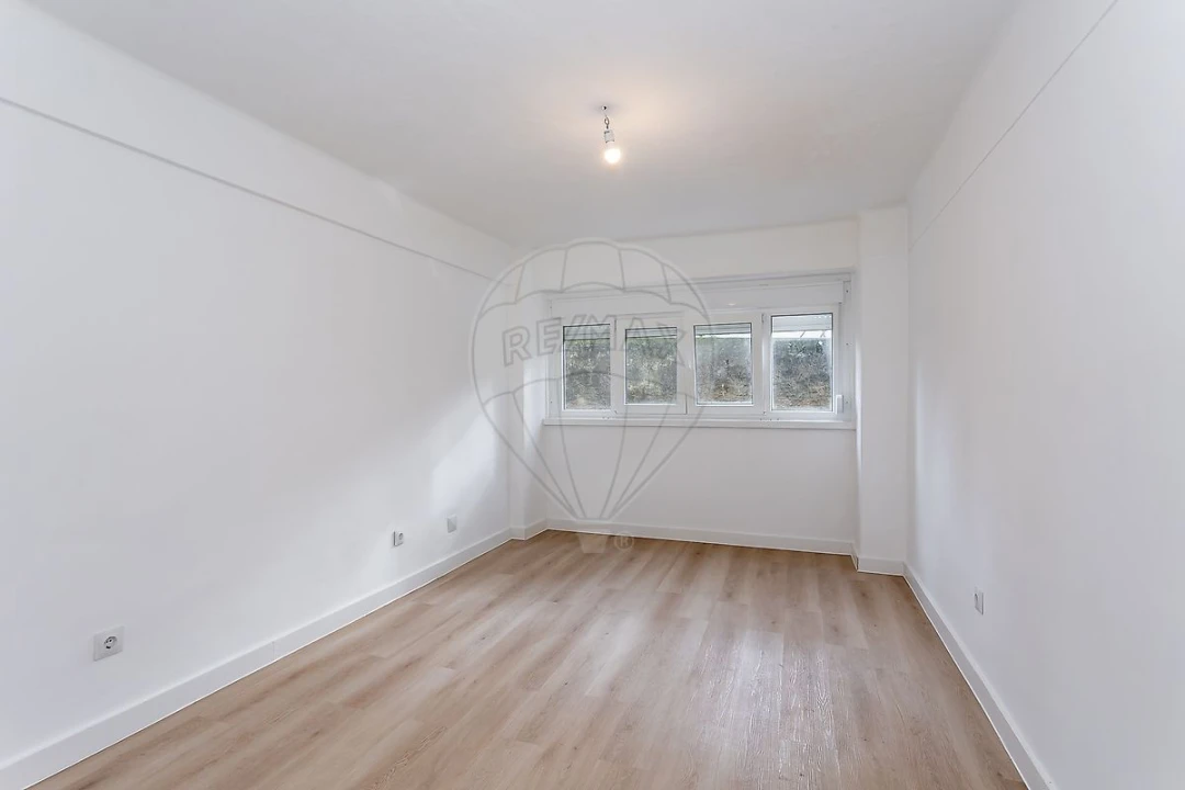 Apartamento T2 para Venda em Algueirão-Mem Martins Foto 6