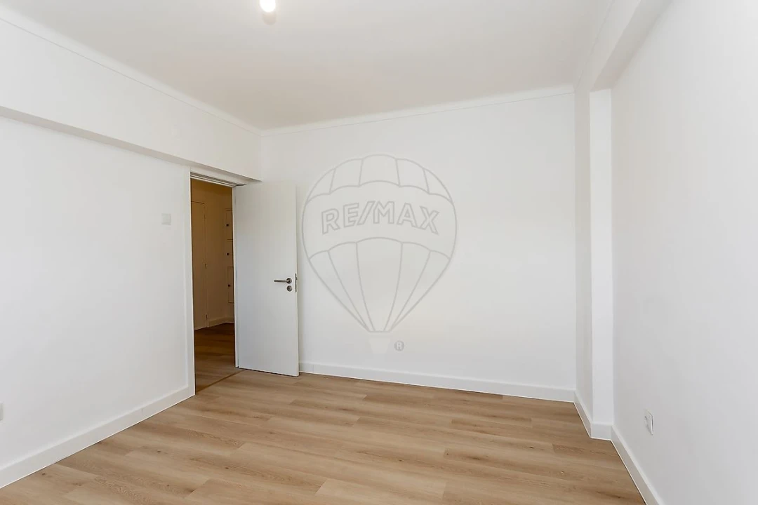 Apartamento T2 para Venda em Algueirão-Mem Martins Foto 8